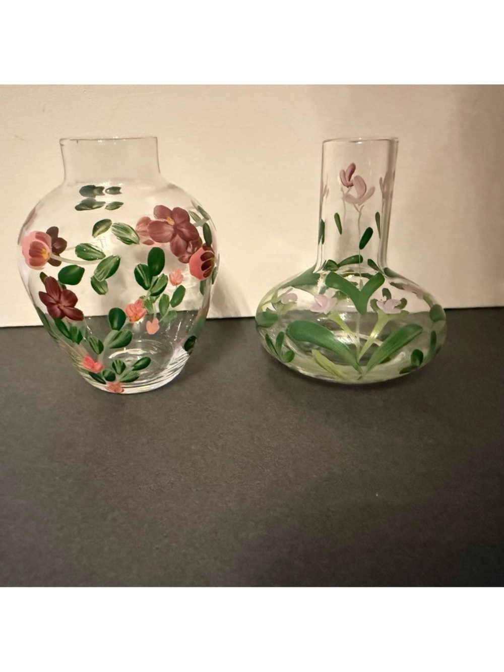 VINTAGE BUD VASES PAIR SMALL CLEAR GLASS HAND PAINTED FLOWERS PINK PURPLE GREEN - Picture 1 of 7